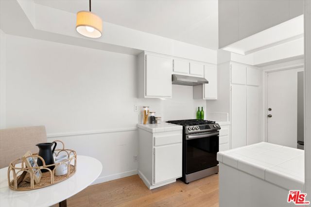 28 Village, Santa Monica CA: https://media.crmls.org/mediaz/d714f473-931f-47b2-91ad-7836363f3004.jpg