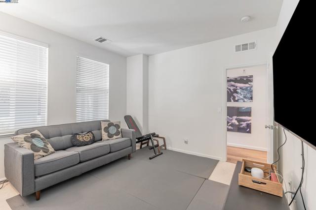 40252 Bonica Rose Terrace, Fremont CA: https://media.crmls.org/mediaz/d7152be5-579c-4232-9190-1042fbfba3da.jpg