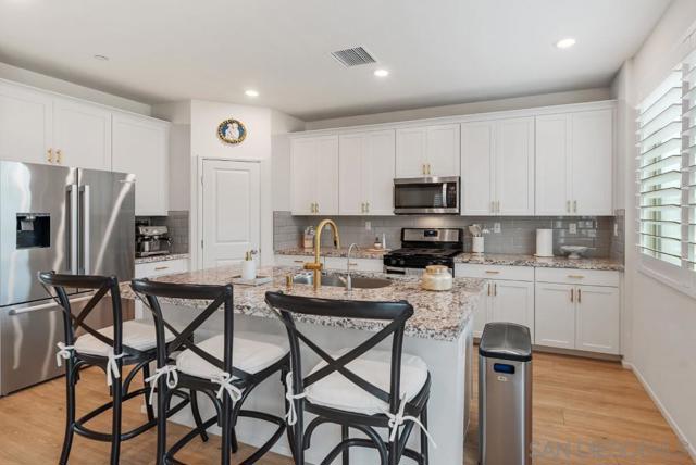 1569 Wildgrove Way, Vista CA: https://media.crmls.org/mediaz/d7154626-3930-4b05-a7e2-4d22f57dd4b4.jpg