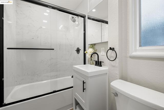 2050 E 30Th St, Oakland CA: https://media.crmls.org/mediaz/d7159d3f-0601-4c04-89cf-bf0df6a38c13.jpg