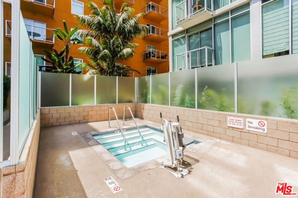 https://media.crmls.org/mediaz/d715b23e-2438-4dd5-8eae-8d60871430ca.jpg?preset=X-Large