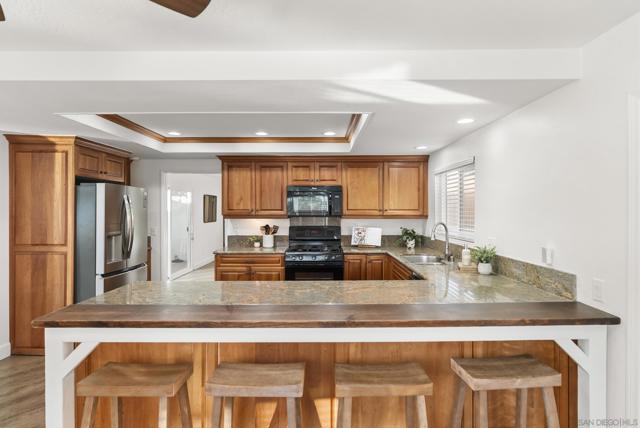 1918 Odell Cir, Vista CA: https://media.crmls.org/mediaz/d7175ca8-7bcf-463a-b829-68732b2bfb9f.jpg