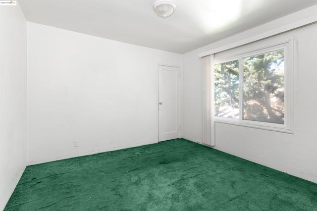 1427 65Th Ave, Oakland CA: https://media.crmls.org/mediaz/d7180aa7-c363-40b1-ac09-30db63a98be0.jpg