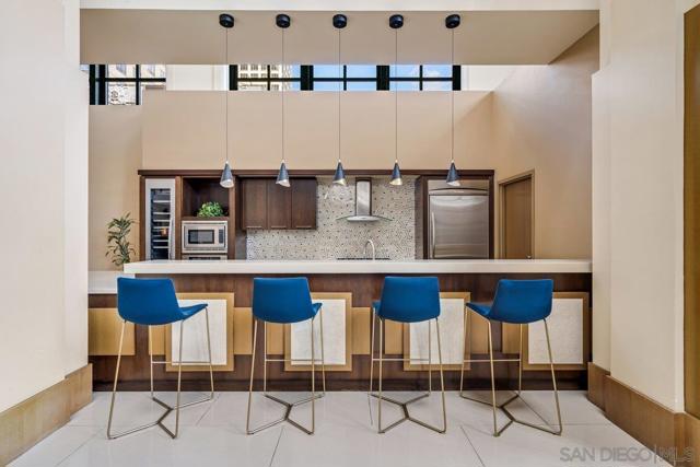 700 W E St, San Diego CA: https://media.crmls.org/mediaz/d718ad6d-9441-46dd-800e-c24dd0cdb3d8.jpg