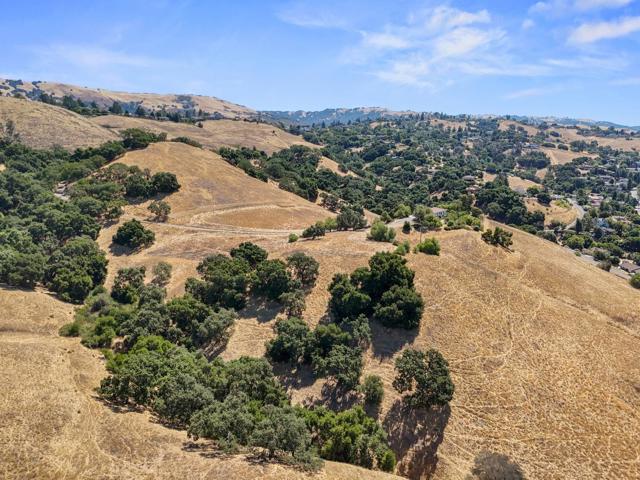 17101 Kruse Ranch Lane, Morgan Hill CA: https://media.crmls.org/mediaz/d718bef7-2ed8-42e2-8727-98b9db9607c9.jpg
