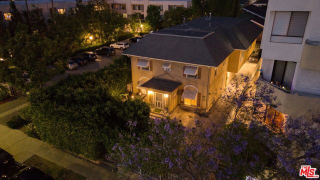 320 Westminster Avenue, Los Angeles CA: https://media.crmls.org/mediaz/d718e2d4-72e0-4426-801b-c86e93d546d8.jpg