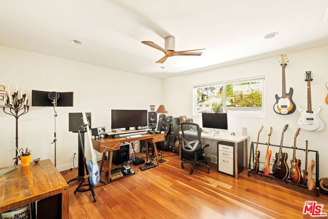 26024 Farmfield Road, Calabasas CA: https://media.crmls.org/mediaz/d7190605-31cc-4aaf-aa35-2ffac0c28d75.jpg