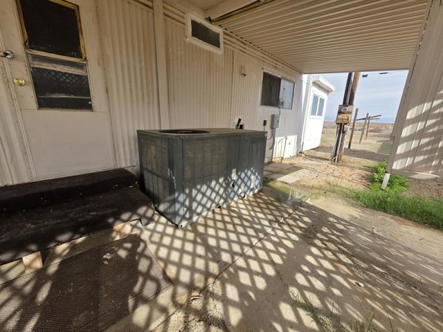 9588 Avenue H, Bombay Beach CA: https://media.crmls.org/mediaz/d7194618-bf01-497a-9418-a1e5e5856adb.jpg