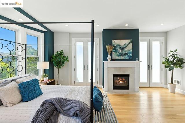 280 Monterey Blvd., San Francisco CA: https://media.crmls.org/mediaz/d7194b03-f82e-4f91-a264-1ce088af02ac.jpg