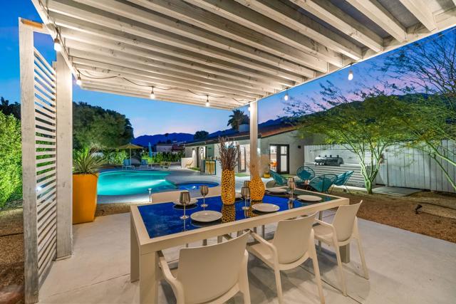 1862 N Nogales Way, Palm Springs CA: https://media.crmls.org/mediaz/d7194f1f-8e42-4c3f-9e34-68343c593cec.jpg