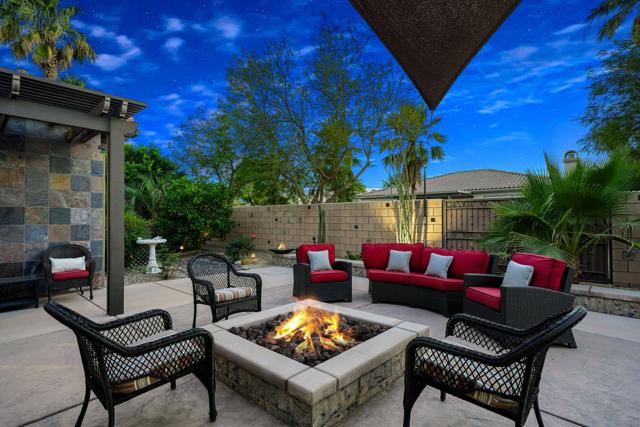 52395 Whispering Way, La Quinta CA: https://media.crmls.org/mediaz/d7195a94-9778-409e-ae1d-93c6510c3d6d.jpg