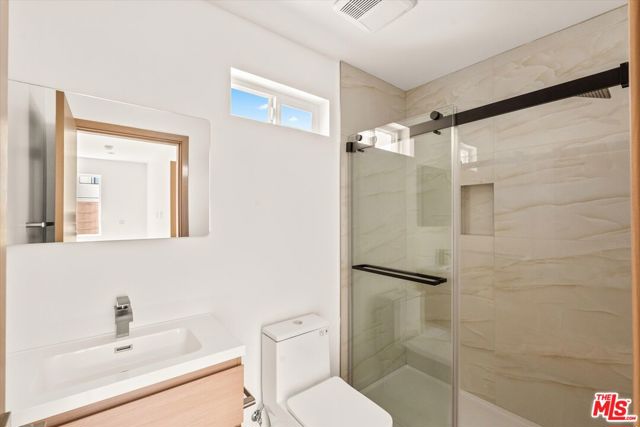 5912 Mammoth Avenue, Sherman Oaks CA: https://media.crmls.org/mediaz/d719a6d1-6cee-4488-920b-632027e3d0c3.jpg