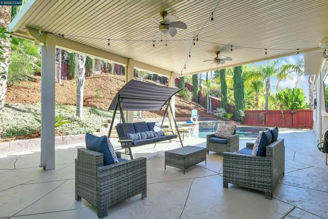 2593 Camel Back Rd, Brentwood CA: https://media.crmls.org/mediaz/d719b6a9-60ce-4c7c-8d56-04b81fc2d4c6.jpg