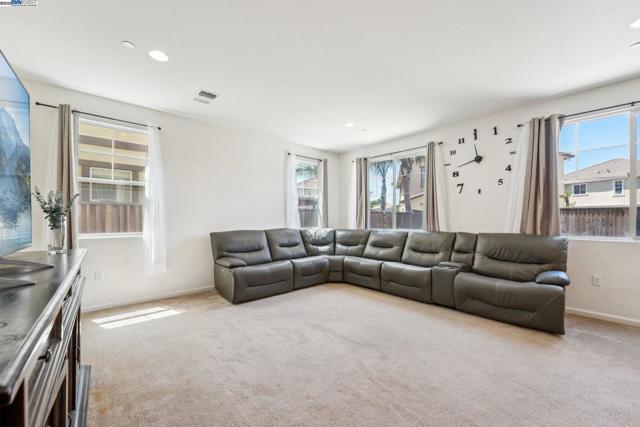 4778 Hawkins St, Antioch CA: https://media.crmls.org/mediaz/d719cb2b-705e-4aa1-93fd-26face110b9d.jpg