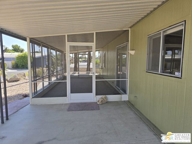 198 Juniper Drive, Palm Springs CA: https://media.crmls.org/mediaz/d719f47e-5c92-4e06-9a7b-8199ff416a49.jpg