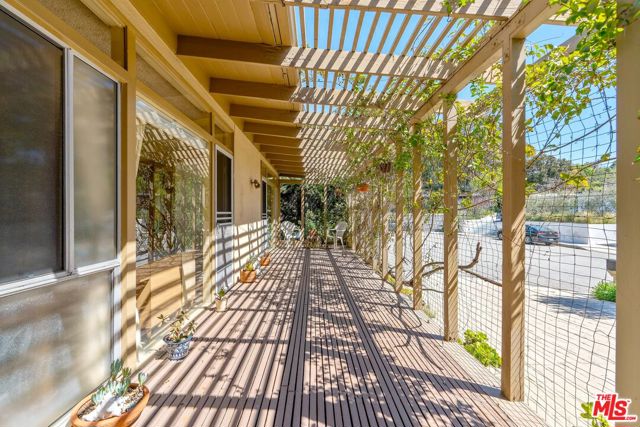 7545 Kimdale Lane, Los Angeles CA: https://media.crmls.org/mediaz/d71ada51-65d0-4397-bb64-3bc959996876.jpg