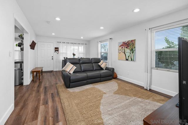 3861 Demus St, San Diego CA: https://media.crmls.org/mediaz/d71aea78-041d-4b81-95bc-29e84285e97b.jpg