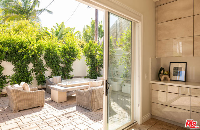1113 Amherst Avenue, Los Angeles CA: https://media.crmls.org/mediaz/d71b15d3-4f47-444d-90b0-7a88311c6c1d.jpg