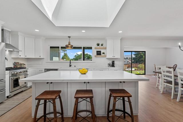 215 Rays Circle, Hollister CA: https://media.crmls.org/mediaz/d71b808f-879e-4546-bf64-971f683edb8d.jpg