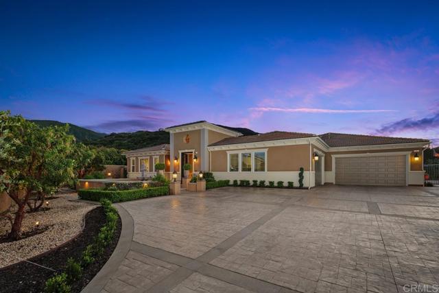 Detail Gallery Image 5 of 55 For 3960 Ibbetson St, Corona,  CA 92882 - 4 Beds | 4 Baths