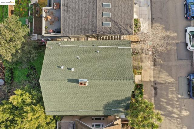 3537 Kempton, Oakland CA: https://media.crmls.org/mediaz/d71c8fea-c38b-43dd-84db-1f42ea061f13.jpg