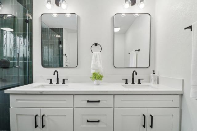 3243 Carolyn Circle, Oceanside CA: https://media.crmls.org/mediaz/d71d3fe6-95d3-4b5a-8494-778bcd58f864.jpg