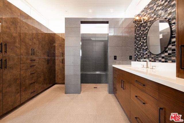 934 1st Street, Manhattan Beach CA: https://media.crmls.org/mediaz/d71d47e9-f148-46f7-bca8-d520cc3b03de.jpg