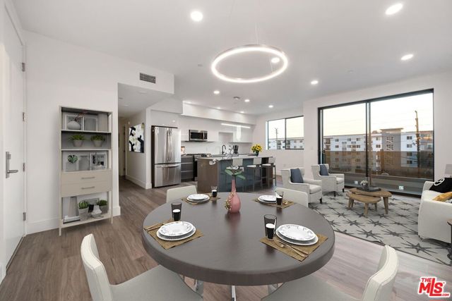 10947 HARTSOOK Street, North Hollywood CA: https://media.crmls.org/mediaz/d71dd312-6778-4dba-85f6-cf5137a5fd6a.jpg