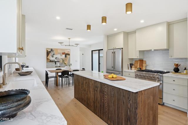 Detail Gallery Image 4 of 37 For 2801 Ceilhunt Ave, Los Angeles,  CA 90064 - 4 Beds | 2 Baths