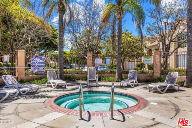 1202 Lost Point Lane, Oxnard CA: https://media.crmls.org/mediaz/d71ea0db-e7df-402a-b0c2-6c0cf5011ce0.jpg