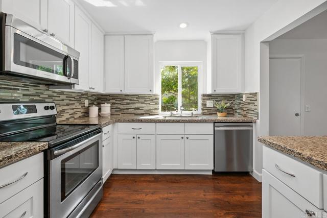 Detail Gallery Image 11 of 38 For 12940 Calle De Las Rosas, San Diego,  CA 92129 - 4 Beds | 2 Baths