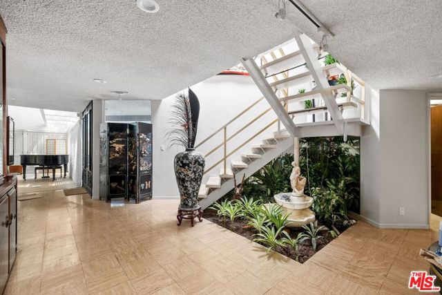 6505 S Halm Avenue, Los Angeles CA: https://media.crmls.org/mediaz/d71fe309-83d4-4744-ac5f-b6ec7e8d5f12.jpg