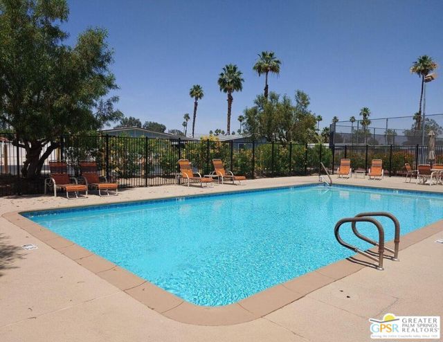 274 Encino Drive, Palm Springs CA: https://media.crmls.org/mediaz/d71fe4dc-d1b9-4020-9fc3-1f7454150102.jpg