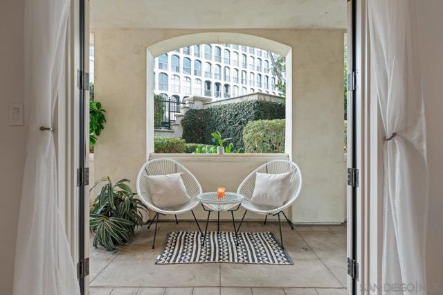 1040 Genter St, La Jolla CA: https://media.crmls.org/mediaz/d71ff0b5-7073-45e7-9a9a-96a5f2e63231.jpg