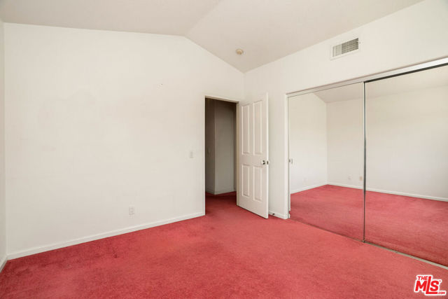 6615 Kentwood Bluffs Drive, Los Angeles CA: https://media.crmls.org/mediaz/d71ffc9d-d1f2-492b-821e-83d129b102e2.jpg
