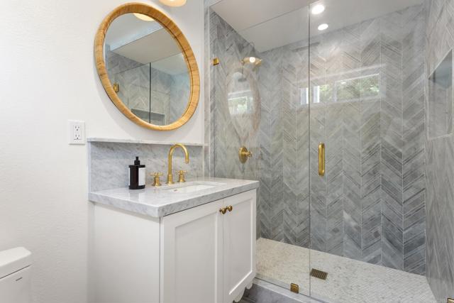 582 Rancho Santa Fe Rd, Encinitas CA: https://media.crmls.org/mediaz/d7207a8d-7c9d-4244-bbe0-13054679c9c2.jpg