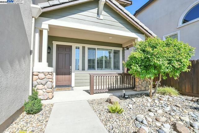 632 Dickinson Ct, Discovery Bay CA: https://media.crmls.org/mediaz/d72080db-90fe-48db-bc2f-d0c51045043d.jpg