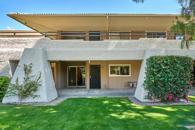 2875 N Los Felices Road, Palm Springs CA: https://media.crmls.org/mediaz/d720a107-903a-481f-803a-b8a067594988.jpg
