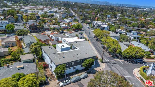 2001 Penmar Avenue, Venice CA: https://media.crmls.org/mediaz/d720ac62-8752-40d7-905a-d4ad45a94a26.jpg