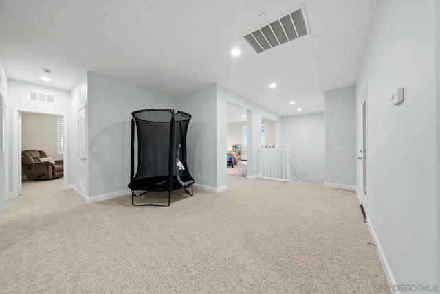 542 Adobe Estates Dr, Vista CA: https://media.crmls.org/mediaz/d720b2c2-535c-4045-9068-a2e3a6131e86.jpg