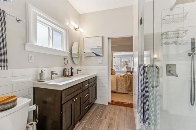1438 6Th St, Alameda, California 94501, 3 Bedrooms Bedrooms, ,2 BathroomsBathrooms,Single Family Residence,For Sale,6Th St,41109666