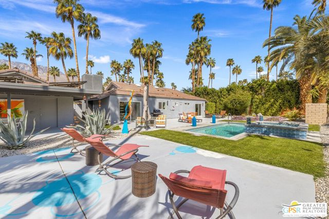 1244 S San Mateo Drive, Palm Springs CA: https://media.crmls.org/mediaz/d7213789-98f7-47f7-b319-368138febfa6.jpg