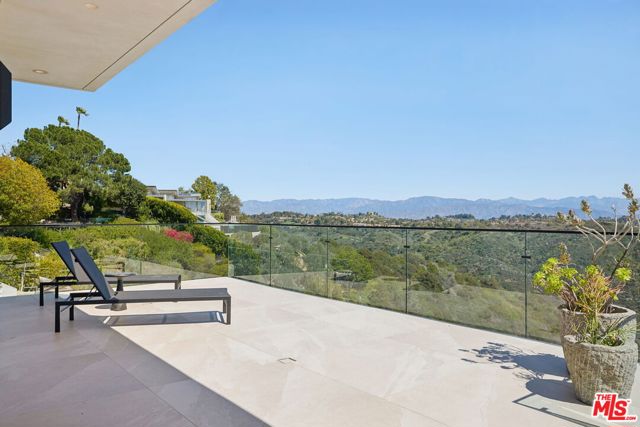 2180 Stradella Road, Los Angeles CA: https://media.crmls.org/mediaz/d7217394-4b86-4c4d-aabe-c8f5fa660406.jpg
