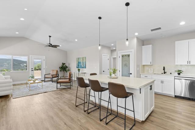Detail Gallery Image 4 of 20 For 23627 Calistoga Pl, Ramona,  CA 92065 - 3 Beds | 2/1 Baths
