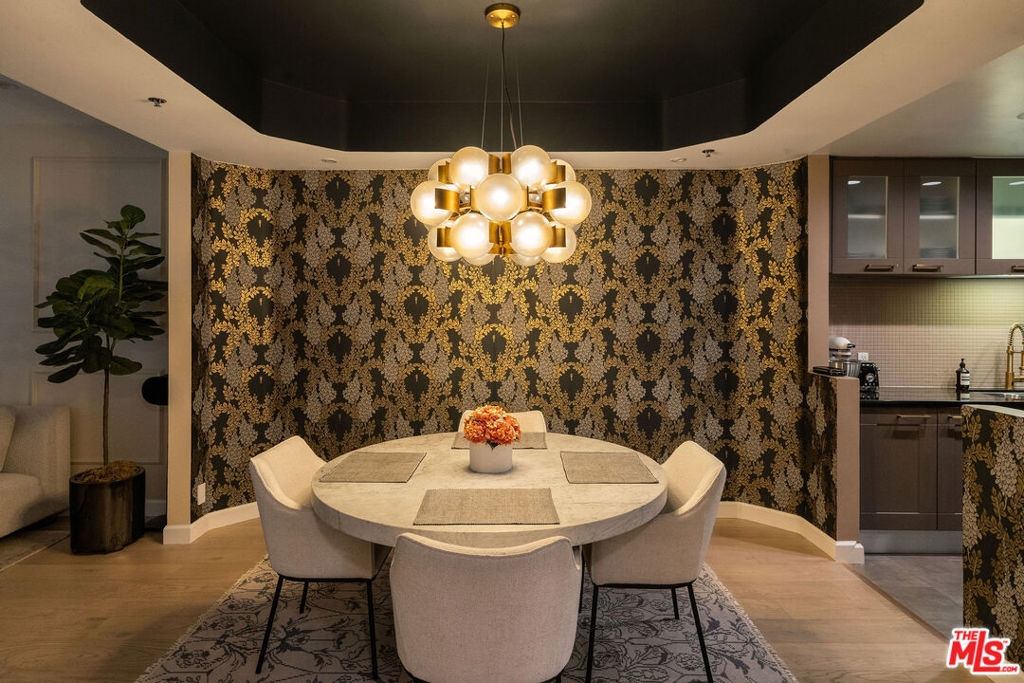 https://media.crmls.org/mediaz/d7222823-9682-49de-b638-41d566e238ed.jpg?preset=X-Large