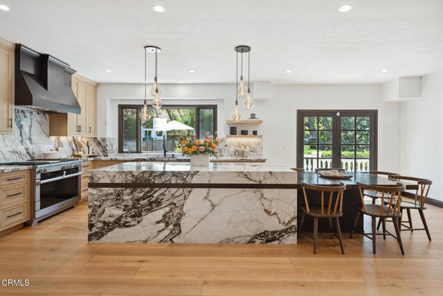 4548 Valley Spring Drive, Westlake Village CA: https://media.crmls.org/mediaz/d7226c7c-1fe5-4b6d-af20-455208ee7825.jpg