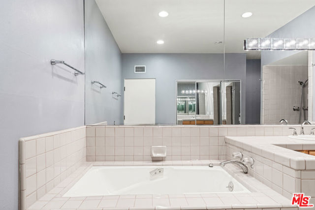 4454 Ventura Canyon Avenue, Sherman Oaks CA: https://media.crmls.org/mediaz/d7227324-2a77-4e2c-ae02-dee68b14875d.jpg