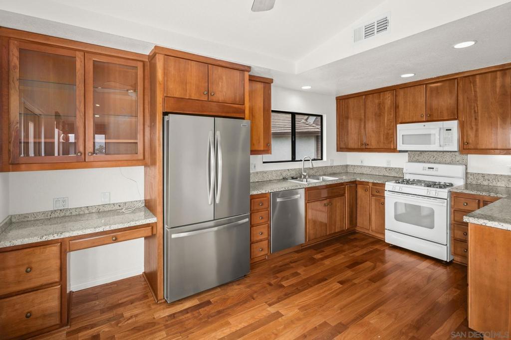 2033 Fiesta Glen - photo 7