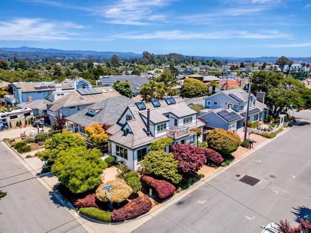 5005 Emerald Street, Capitola CA: https://media.crmls.org/mediaz/d72290fd-1b7f-4f00-a871-9e49138af2b1.jpg