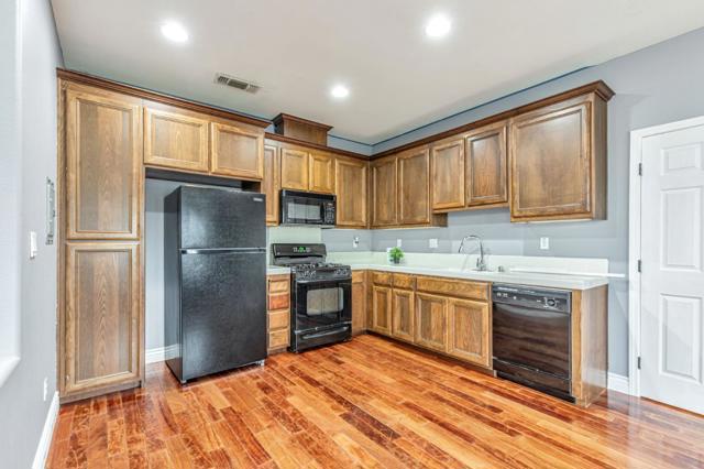 9632 Cherrywood Court, Gilroy CA: https://media.crmls.org/mediaz/d722a7fb-1908-4ccb-8eb6-4eace558c8c4.jpg